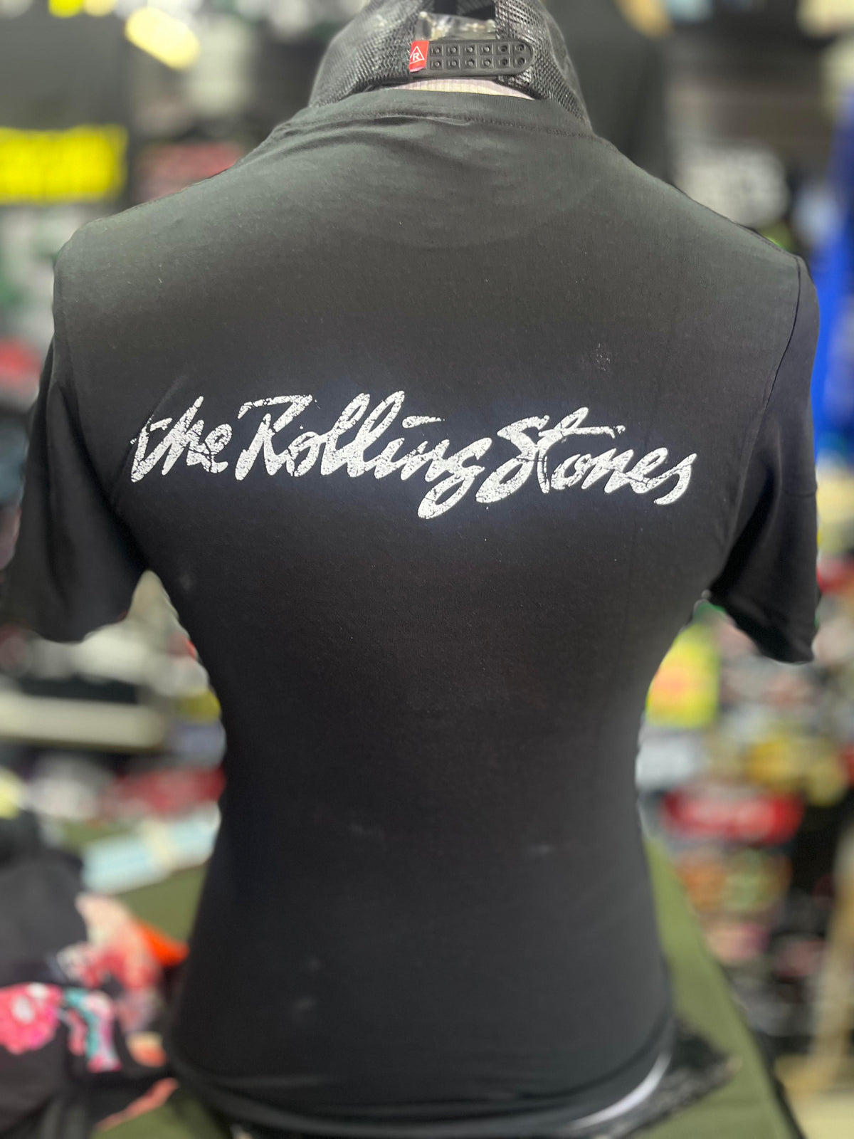 polera negra manga corta rolling